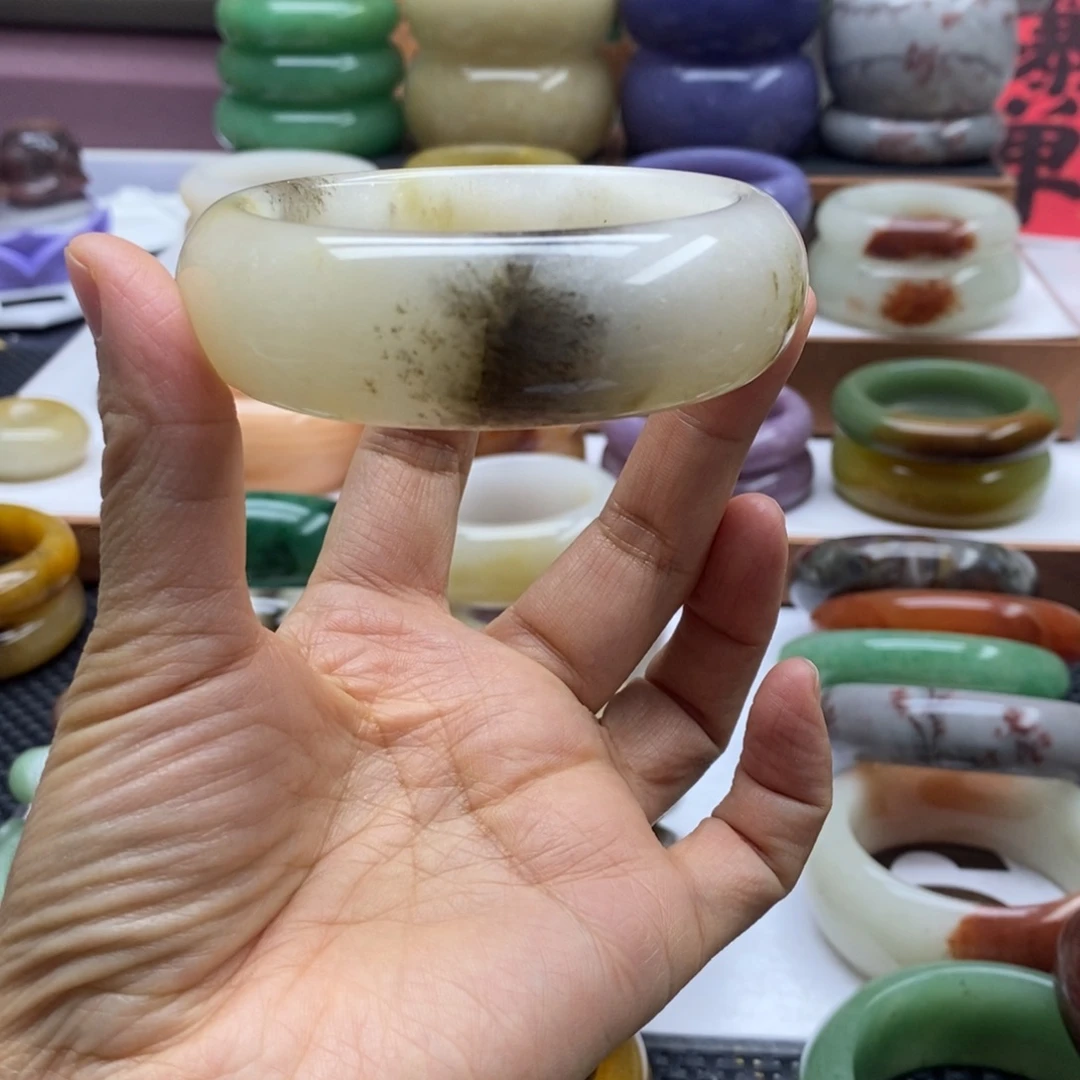石英岩玉未镶嵌手镯