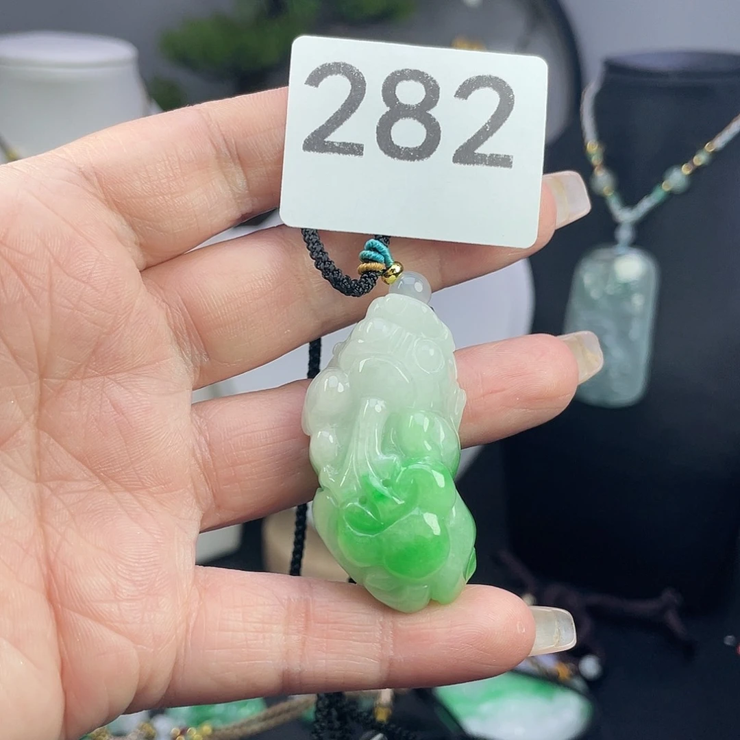 翡翠未镶嵌吊坠(赠链)