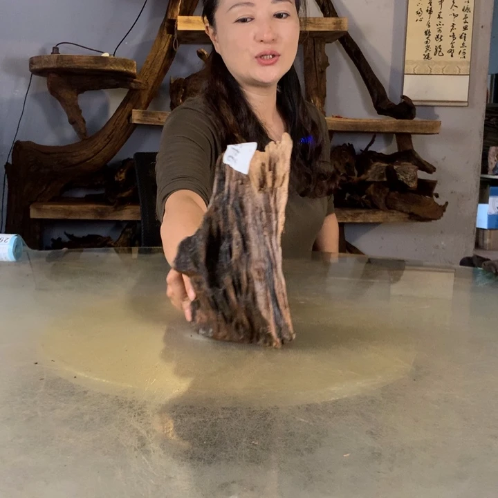 爱***虎天然的云南紫柚木会黄水