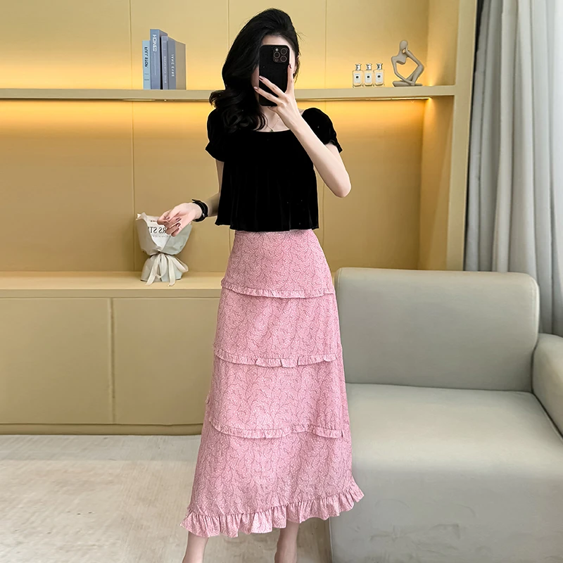 夏新款时尚百搭黑色方领短袖上衣甜美高腰木耳边碎花半身裙套装女