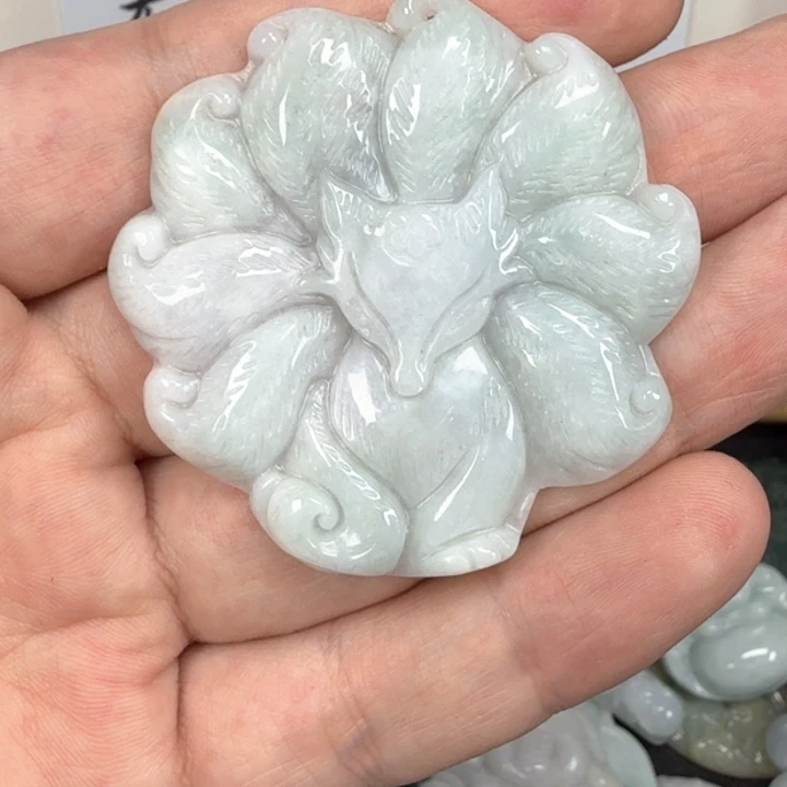 翡翠挂件未镶嵌翡翠