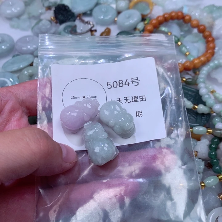 翡翠未镶嵌颈饰挂件