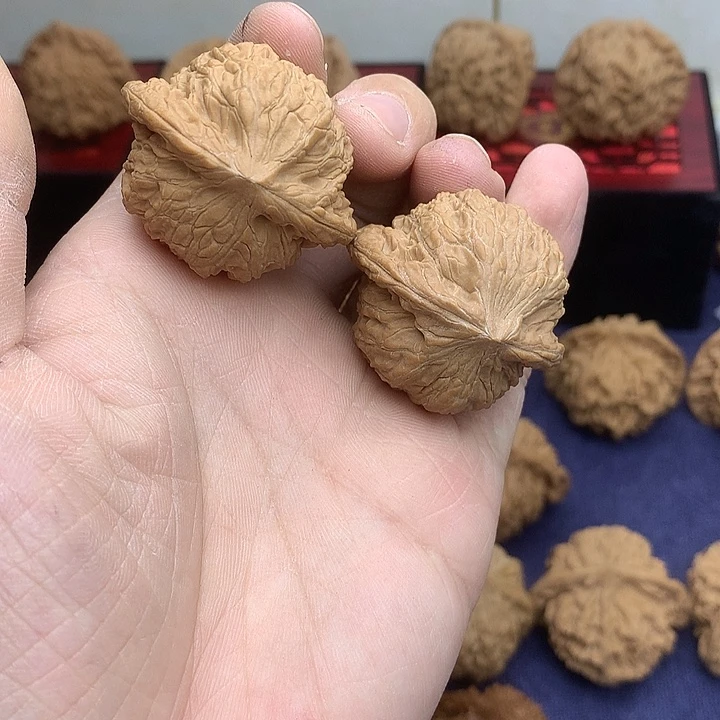 文玩核桃吊坠38 绣球