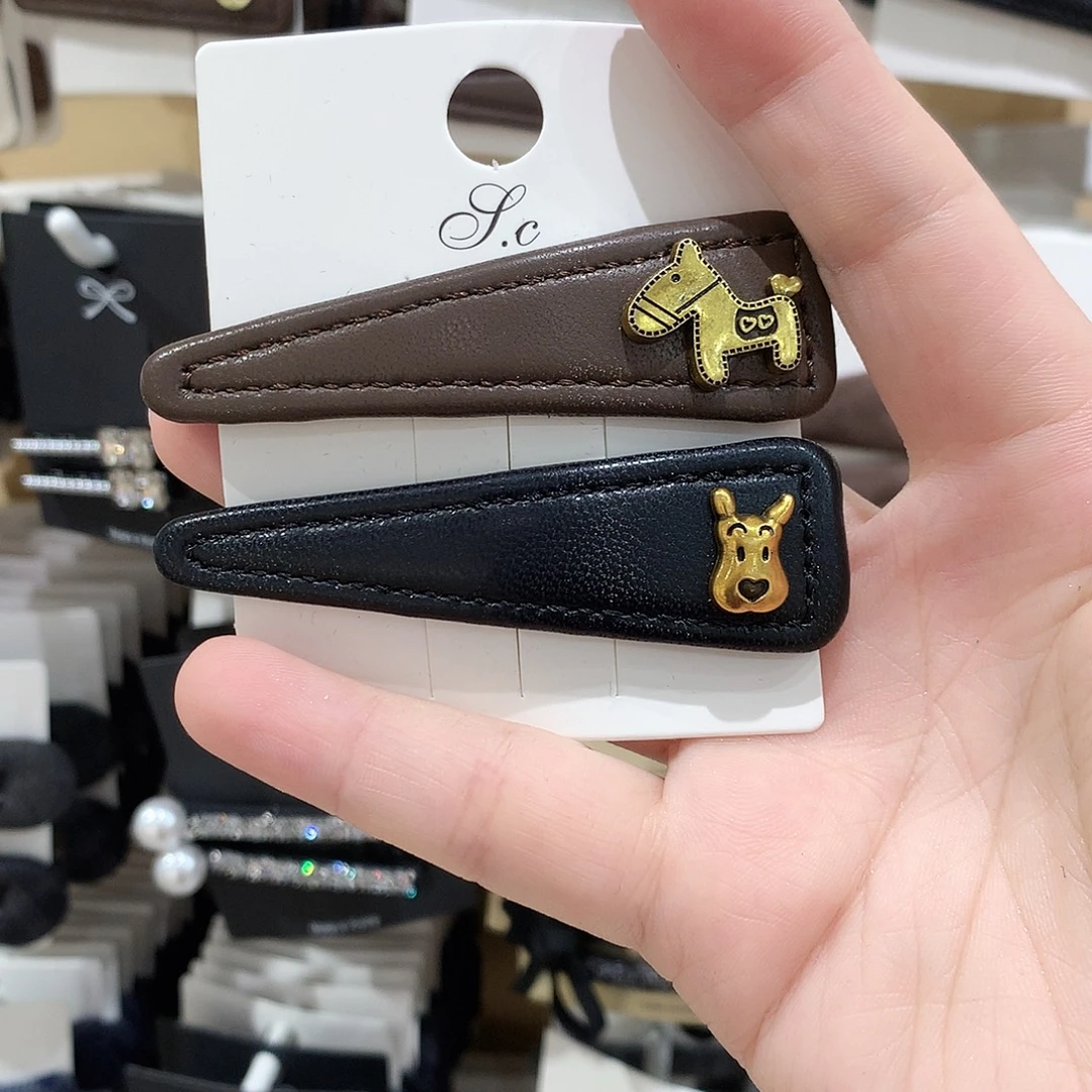 布艺非金属皮质狗狗小马拼走