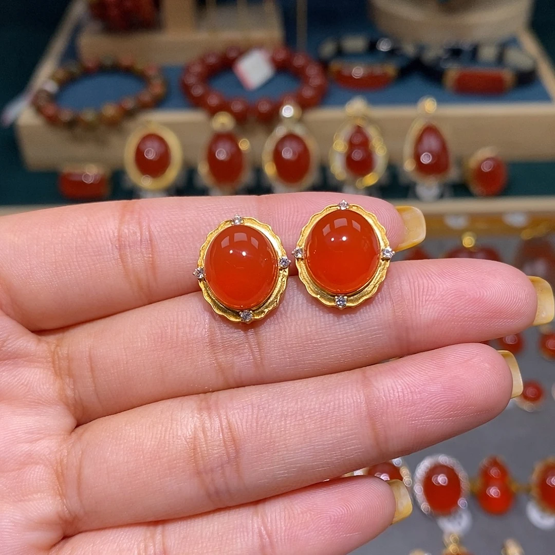 南红玛瑙18K金镶嵌耳饰