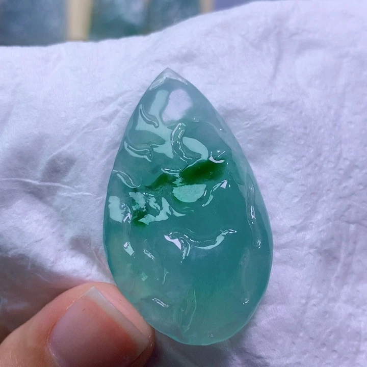翡翠未镶嵌吊坠(不含链) 2442