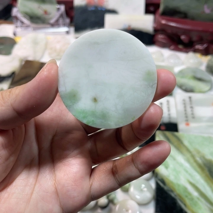 独山玉未镶嵌颈饰