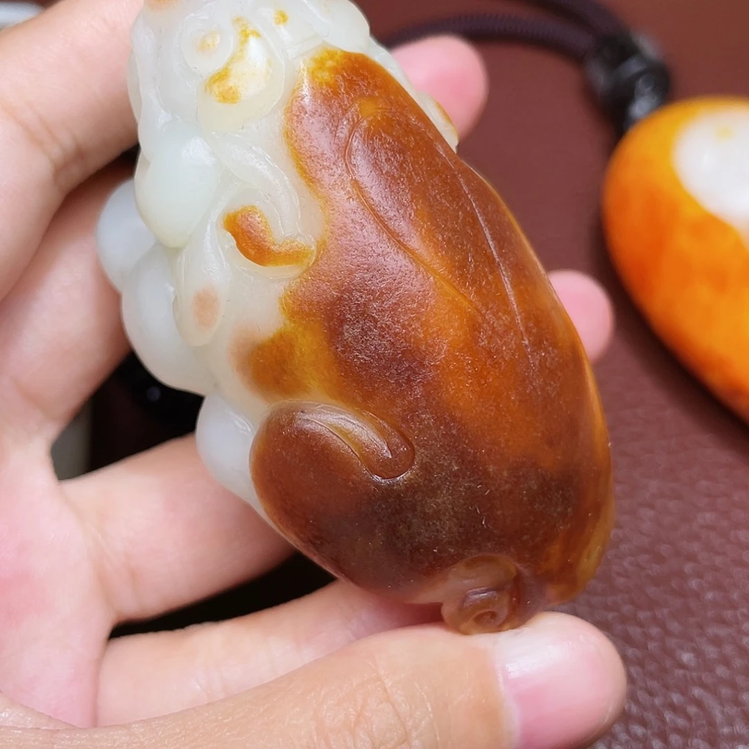 和田玉未镶嵌颈饰心**神