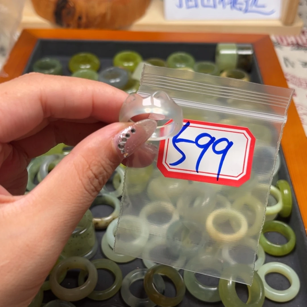 加***浆蛇纹石玉未镶嵌珠宝奇石