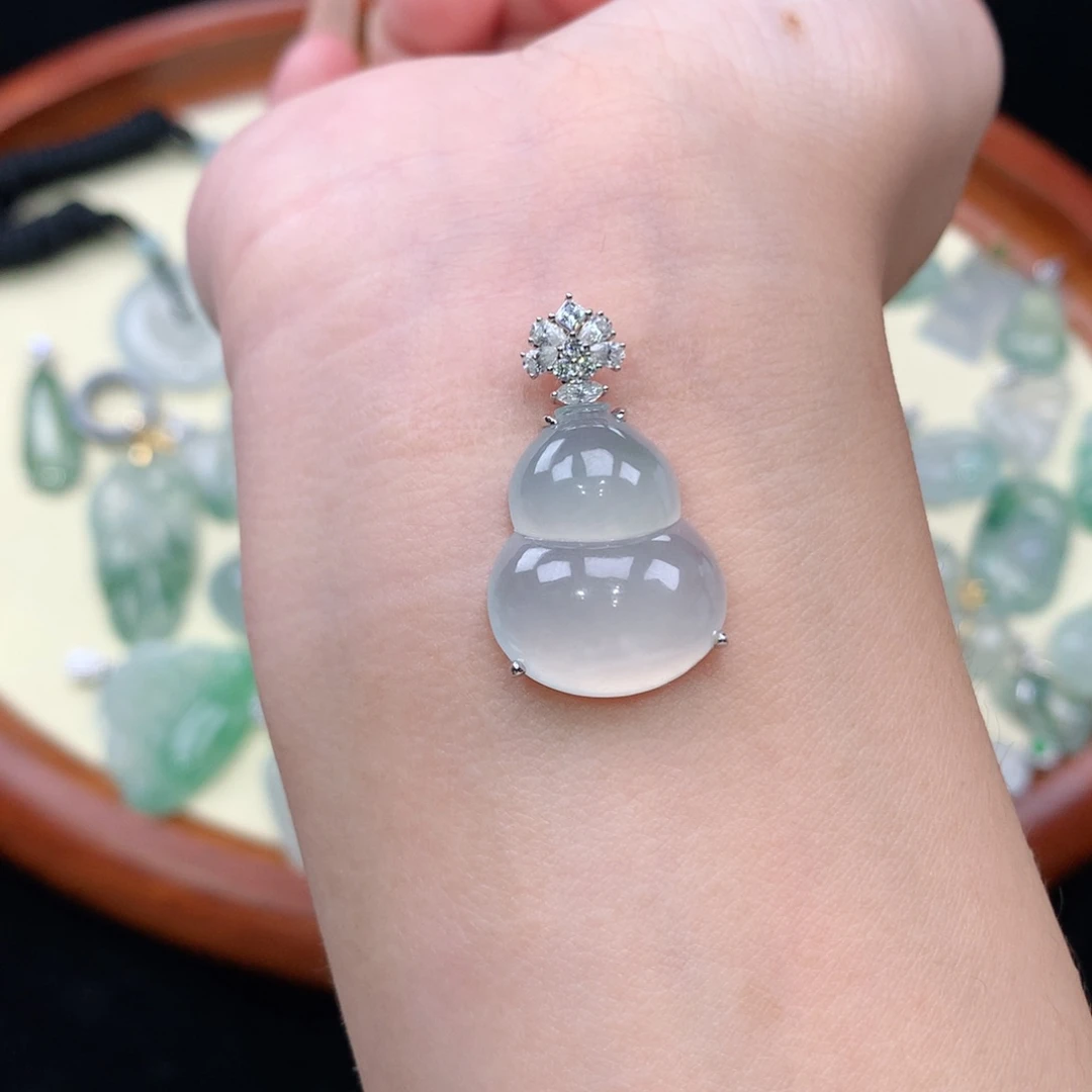 颈饰18K金镶嵌翡翠柚*天然缅甸A货翡翠葫芦