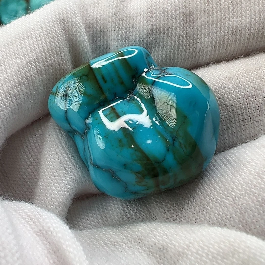 绿松石随形未镶嵌