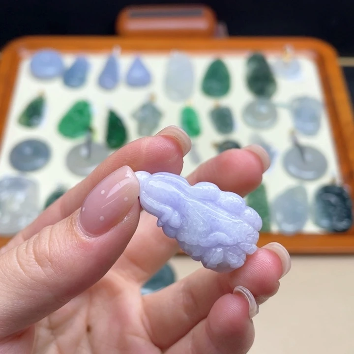 翡翠未镶嵌颈饰白菜