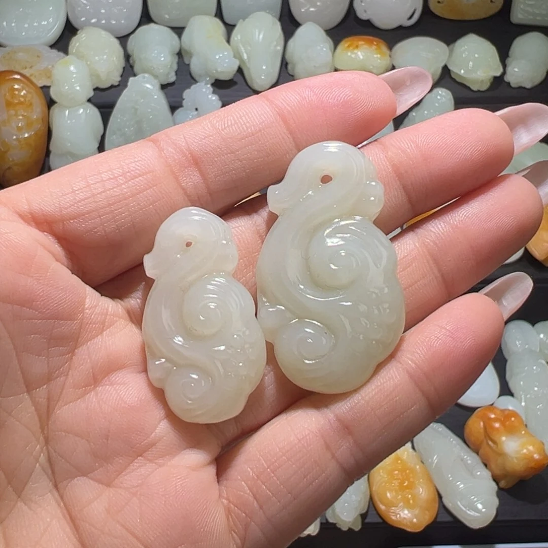 颈饰未镶嵌和田玉如*