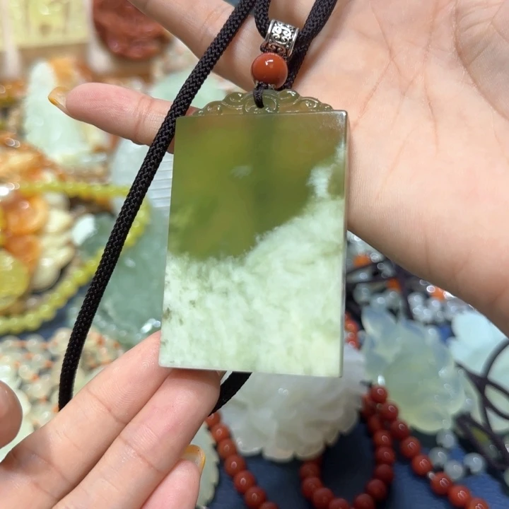 合金蛇纹石玉吊坠