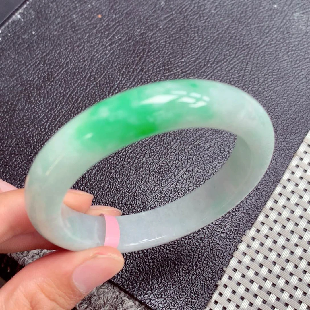 翡翠手镯未镶嵌缅甸