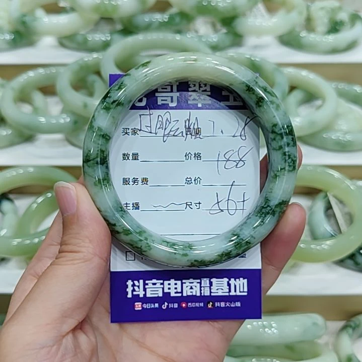 过***烟透闪石-蛇纹石玉未镶嵌手镯