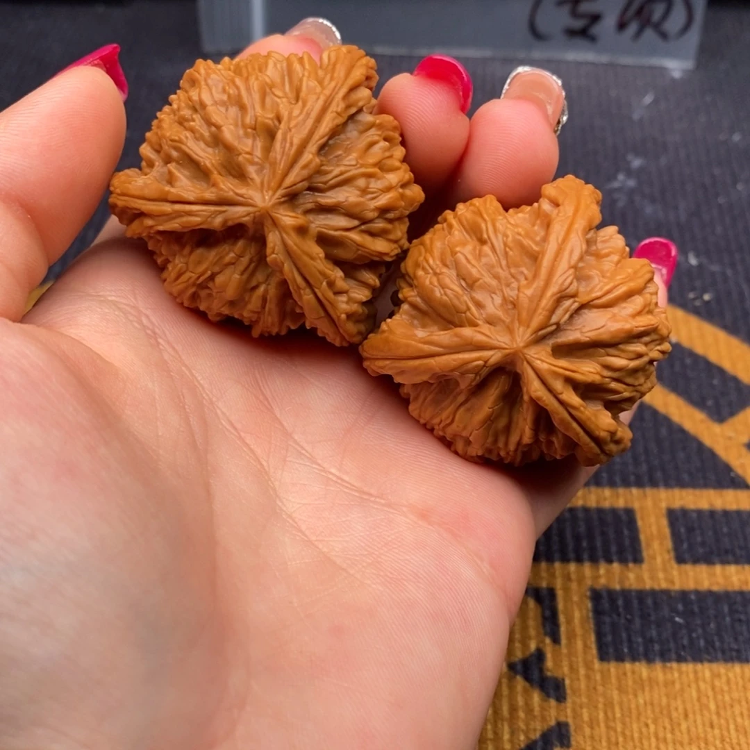 辉***久文玩核桃把件白狮子