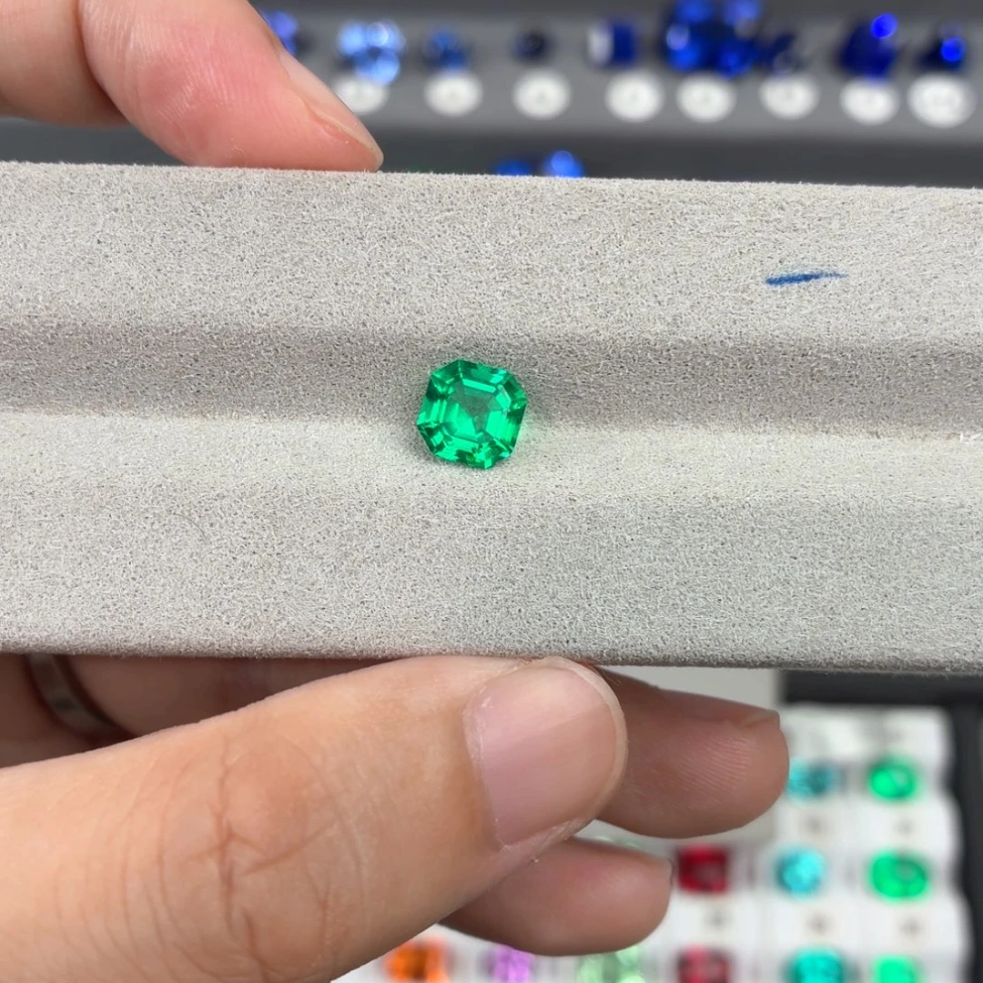 L***g合成（培育）祖母绿裸石1.38ct