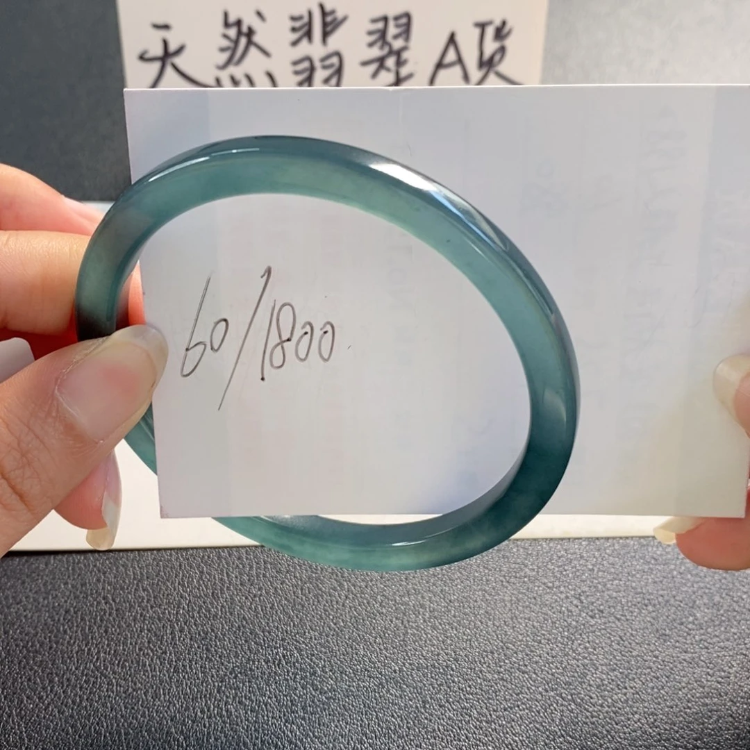 翡翠手镯未镶嵌天然翡翠