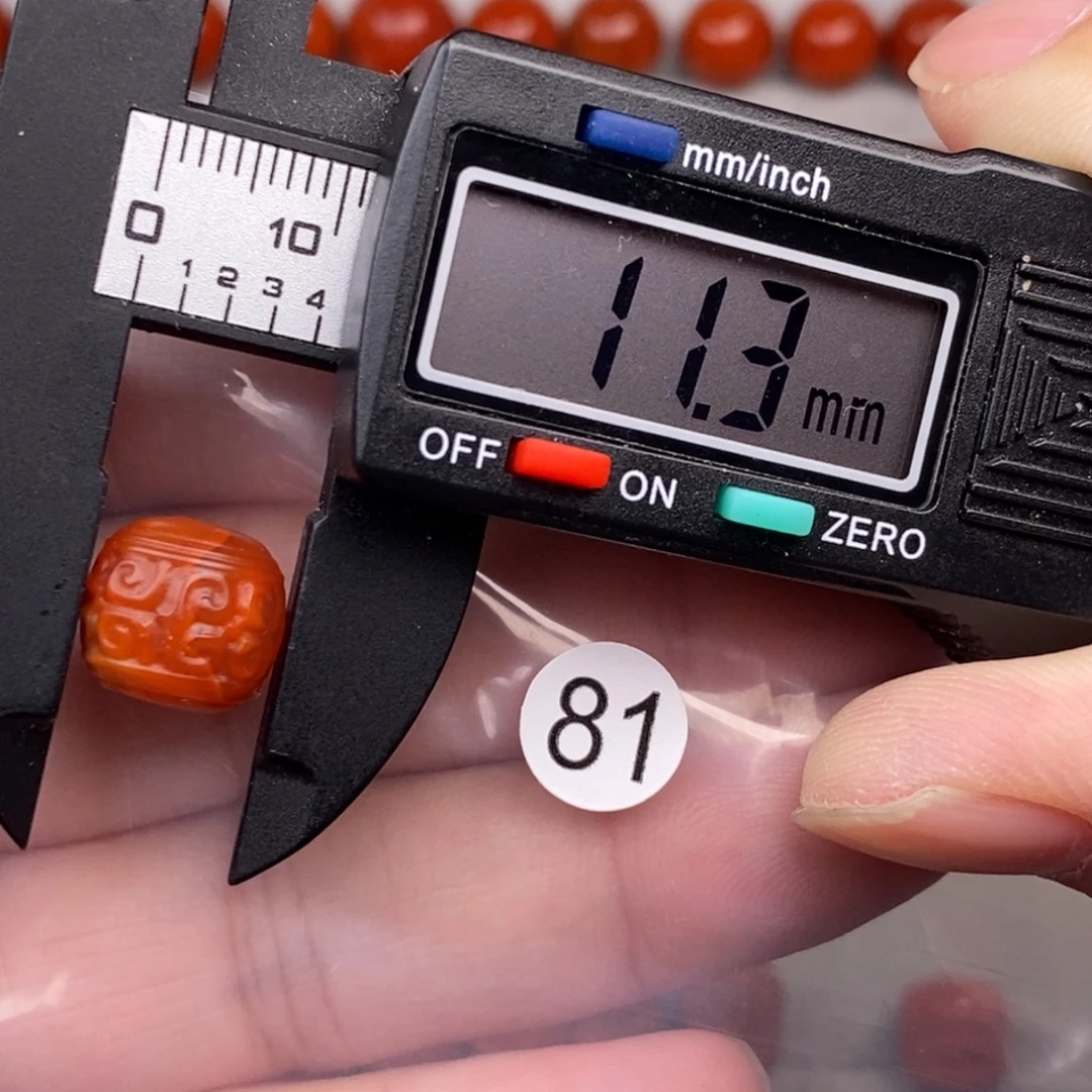 南红玛瑙未镶嵌配饰有瑕疵