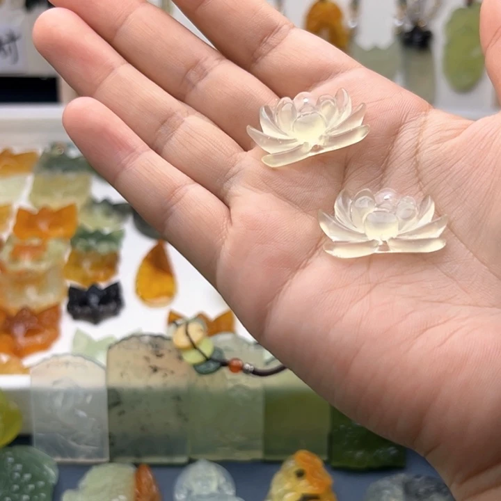 已***置岫玉合金颈饰荷花