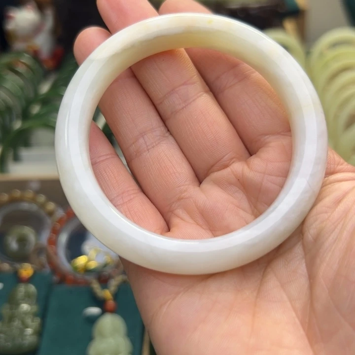 和田玉手镯未镶嵌59.1圈围8214