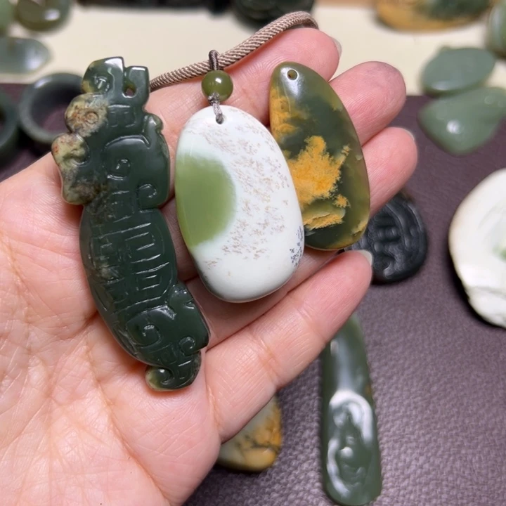 椰***蓉岫岩河磨玉（透闪石质玉）未镶嵌颈饰