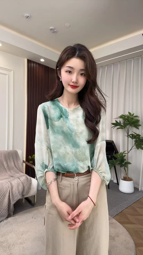 503172 2025新款洋气显瘦印花七分袖小衫