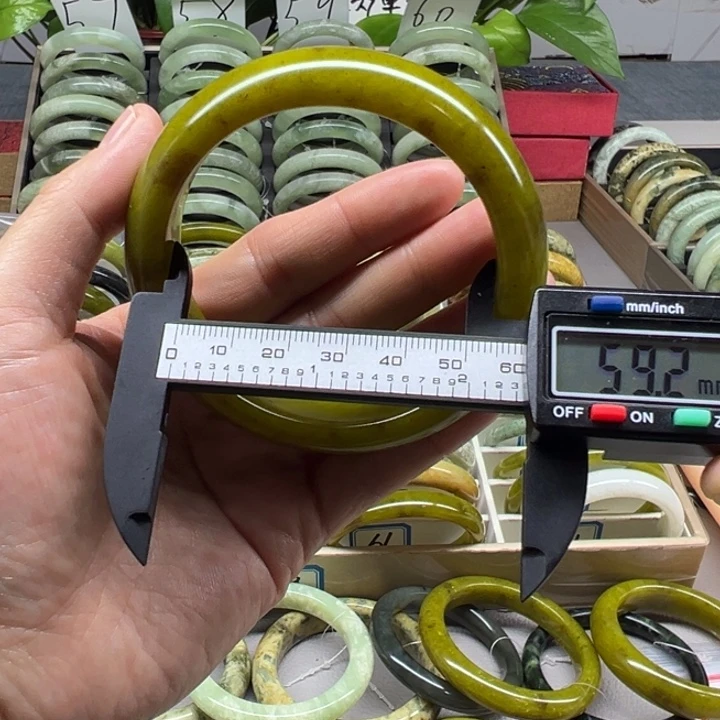 蛇纹石玉未镶嵌手镯67
