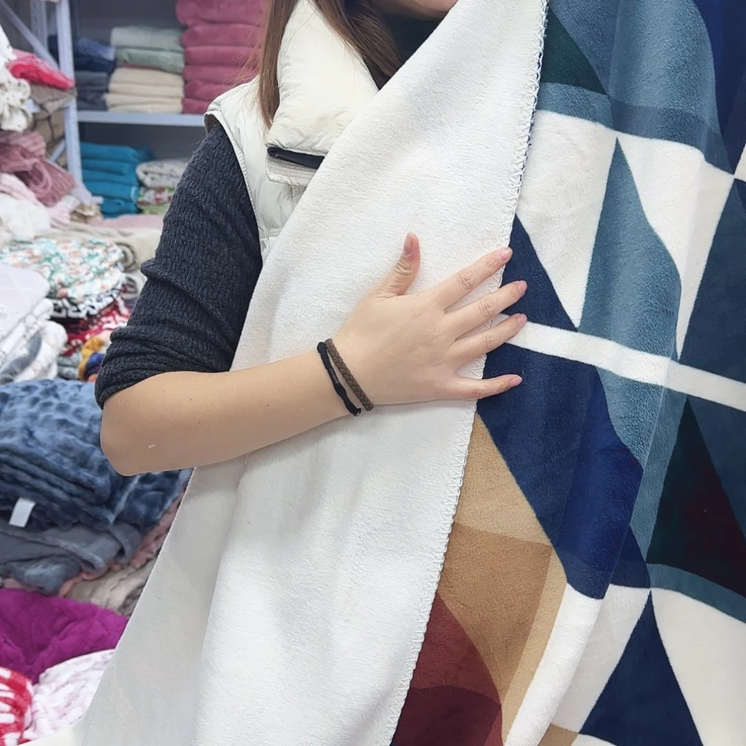 氨纶180.200牛奶绒复合一体毯，瑕疵