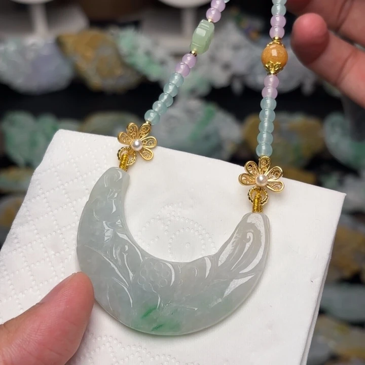 翡翠未镶嵌颈饰吊坠