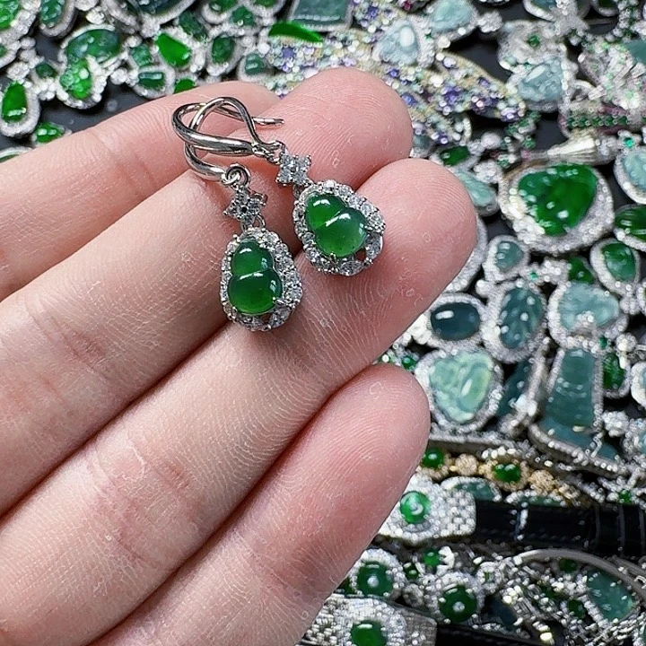 翡翠颈饰未镶嵌天然A货翡翠放漏