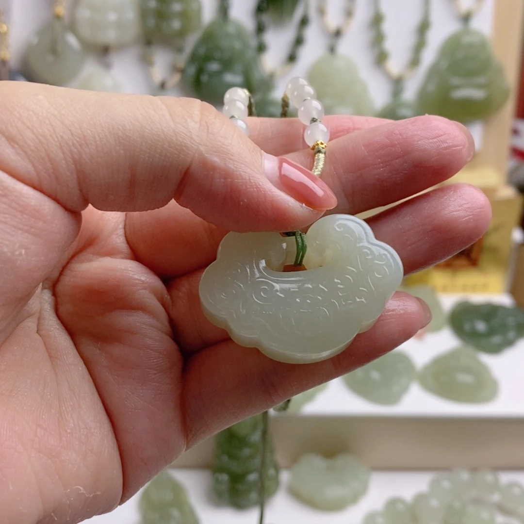 微***风颈饰未镶嵌和田玉