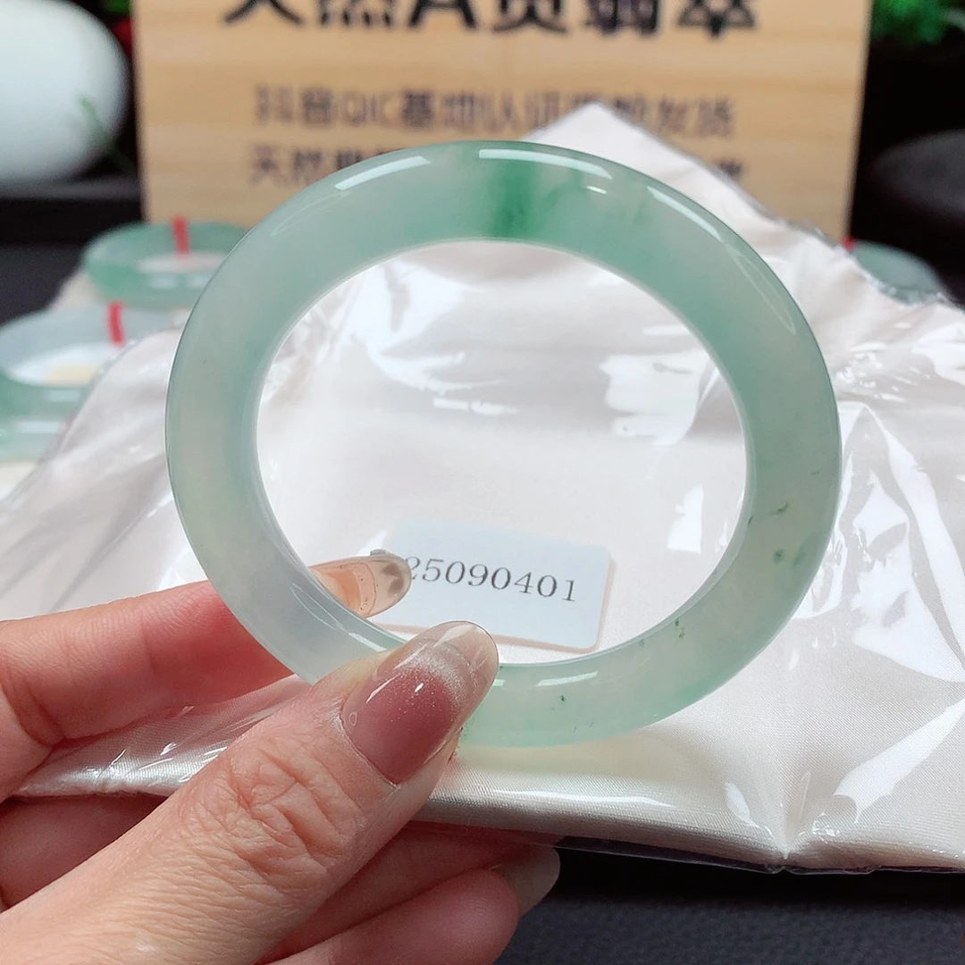 未镶嵌手镯（圆镯）翡翠116号，天然A货翡翠手镯