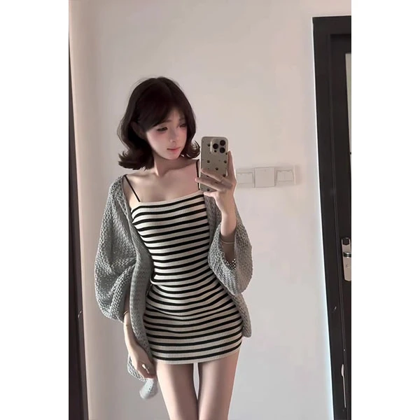 镂空减龄一整套穿搭小个子韩里韩气灰色开衫条纹吊带短裙两件套装