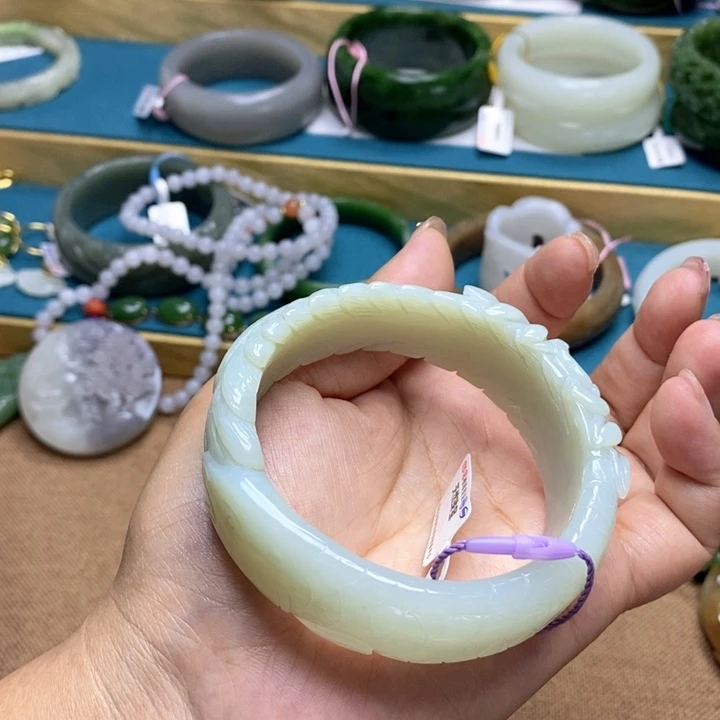 和田玉手镯61圈口5未镶嵌