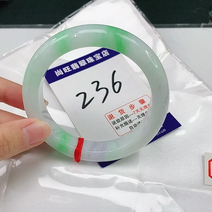 翡翠手镯未镶嵌翡翠12