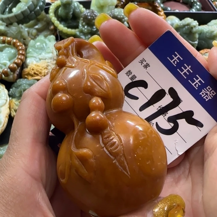 透闪石质玉未镶嵌把件