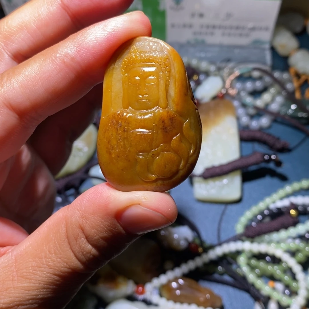 王***吉和田玉未镶嵌颈饰