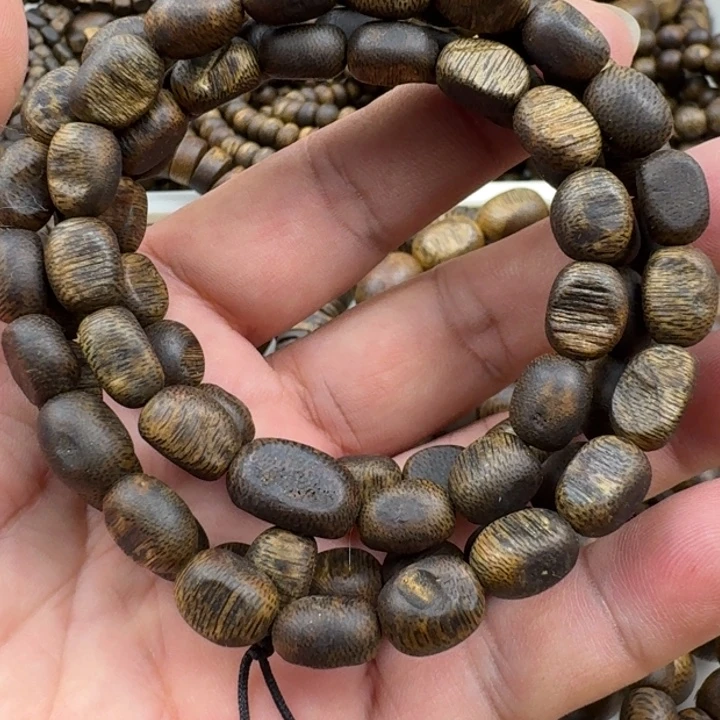 沉香手串蓝宝石手串23克