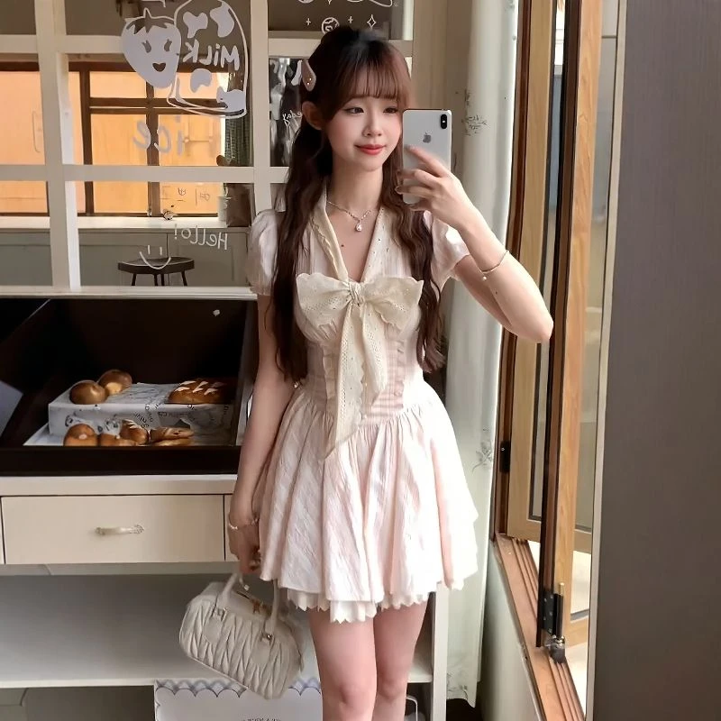法式甜美V领蕾丝蝴蝶结粉色连衣裙女夏季超好看收腰显瘦气质短裙