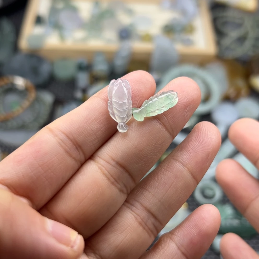 翡翠未镶嵌颈饰虾