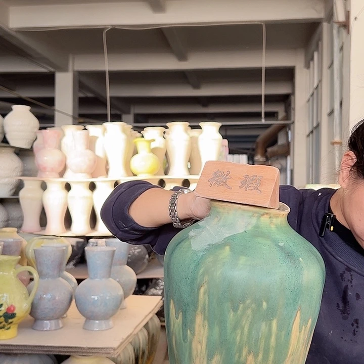 景德镇陶瓷花瓶工厂