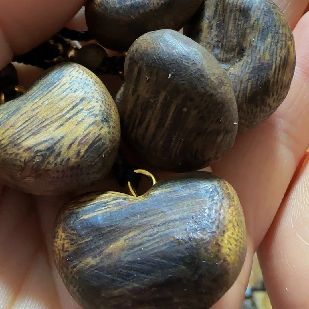 沉香沉香碎屑莺歌绿奇楠原材料