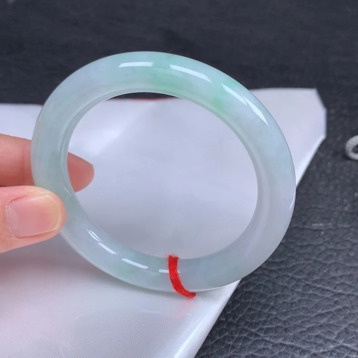 翡翠未镶嵌手镯（圆镯）