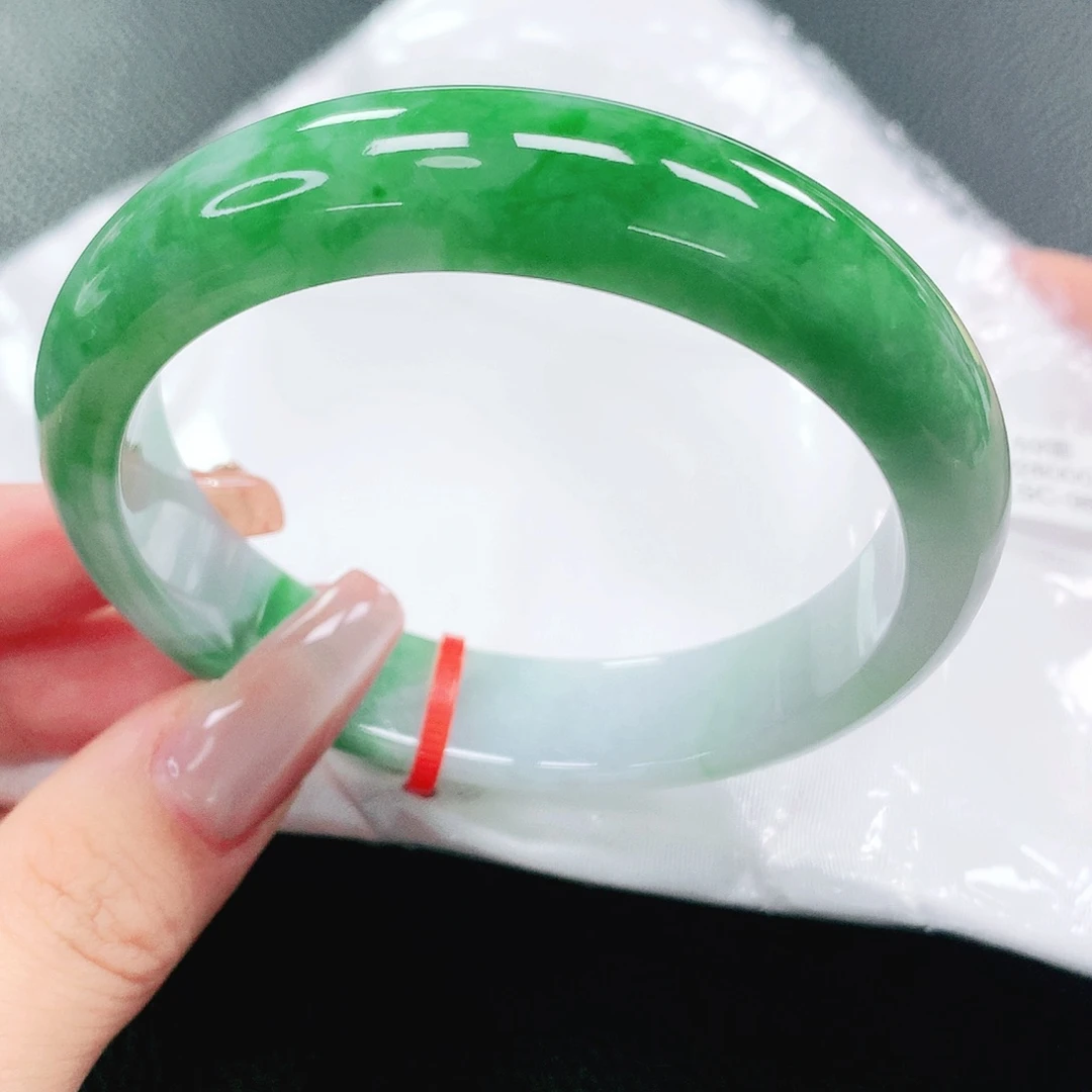 翡翠手镯未镶嵌59圈