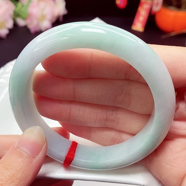 翡翠手镯未镶嵌58圈
