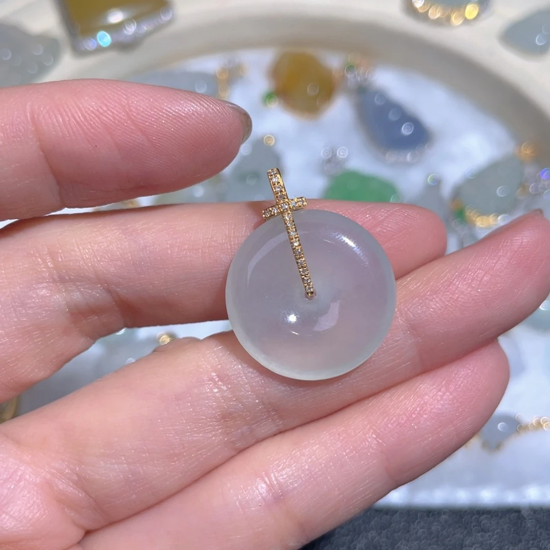 翡翠颈饰18K金镶嵌翡翠