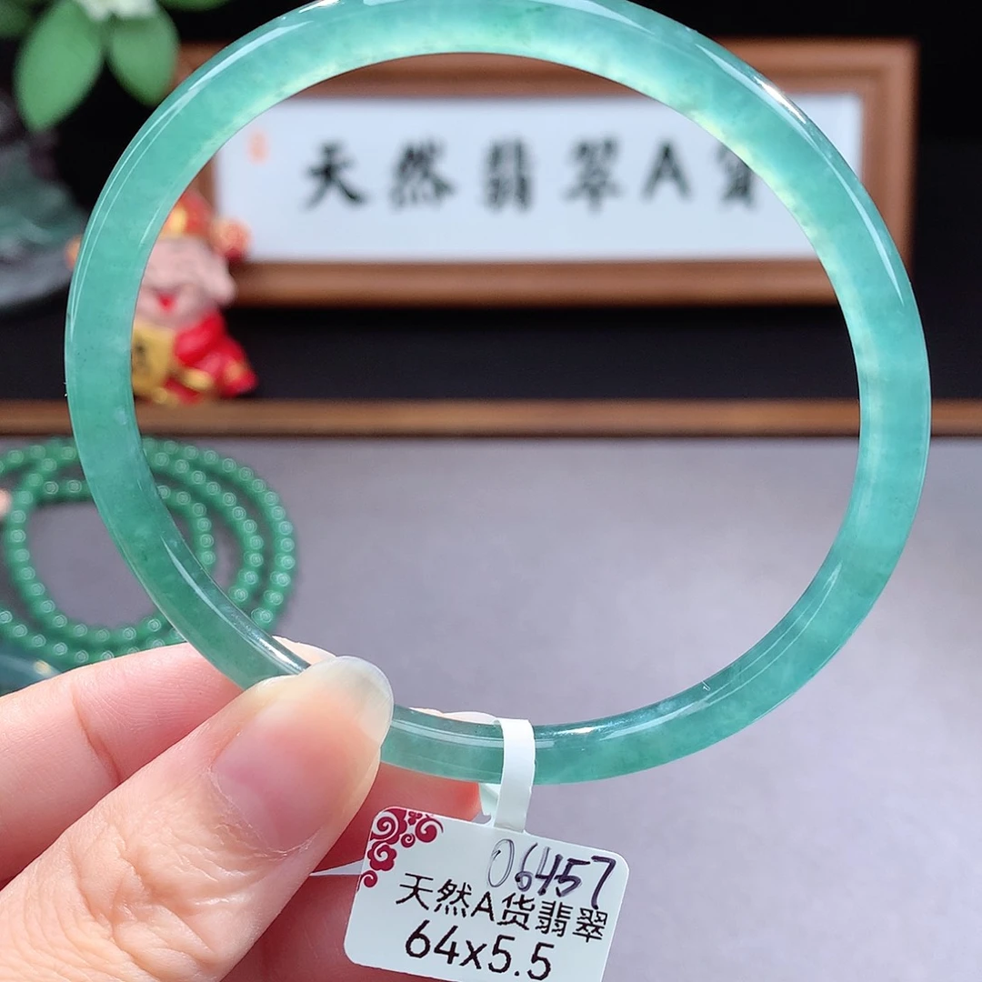 未镶嵌手镯（圆镯）翡翠