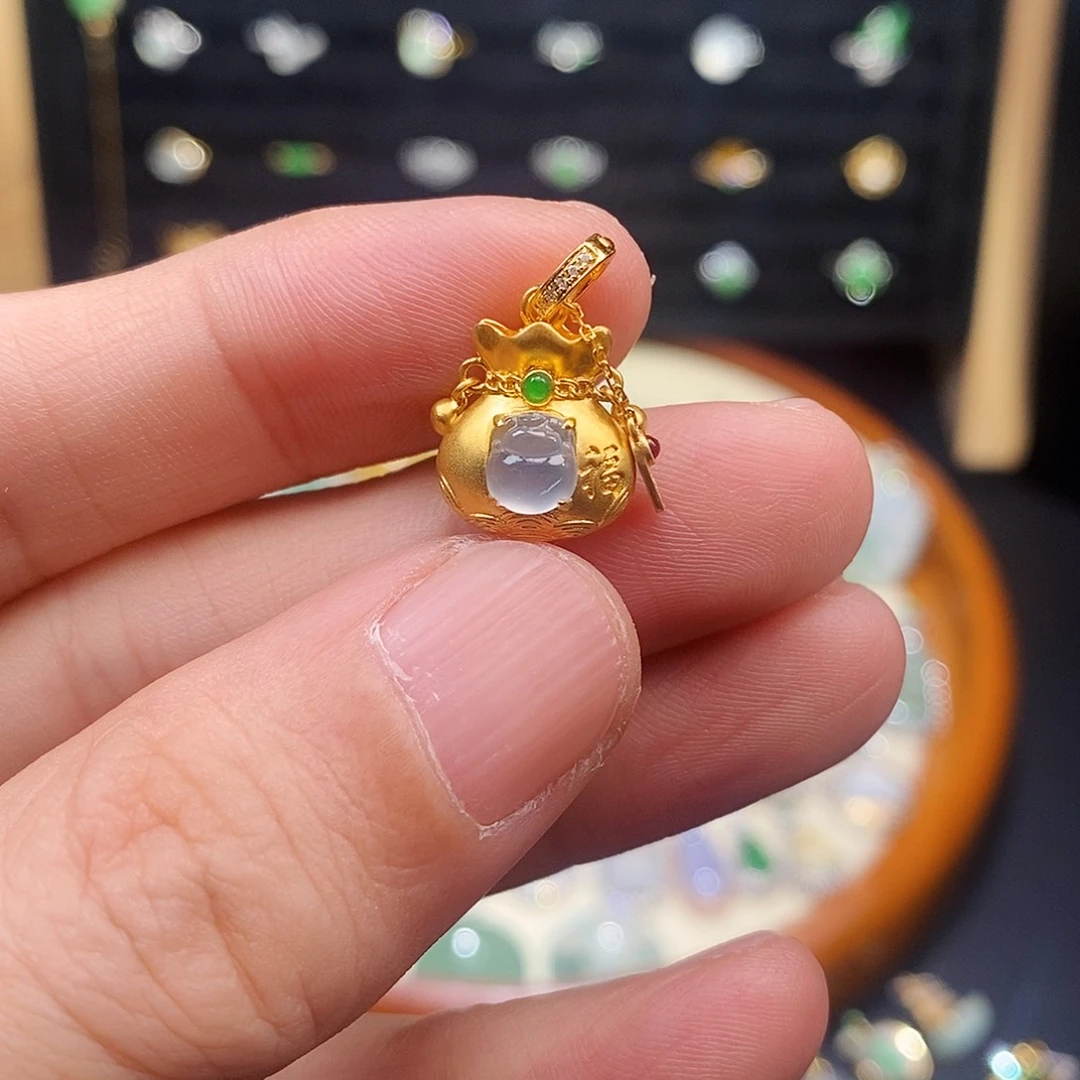 翡翠18K金镶嵌颈饰钱袋